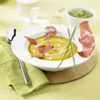 Velouté de courges et pois cassés au jambon croustilant